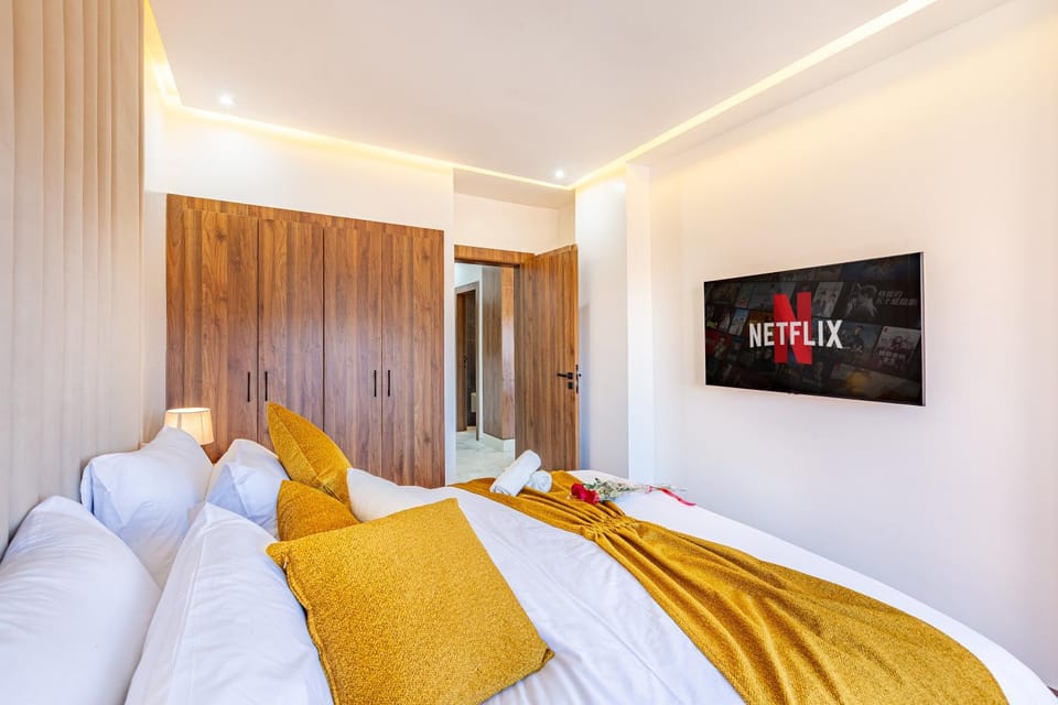 Communal lounge/ TV room, Bed, TV and multimedia, Photo of the whole room, Evening entertainment, Bedroom, wardrobe