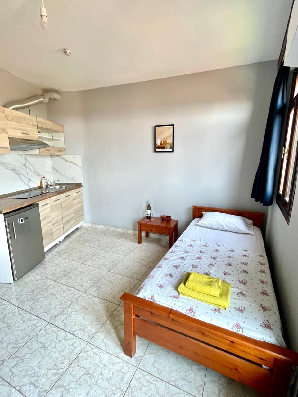Bed, Kitchen or kitchenette