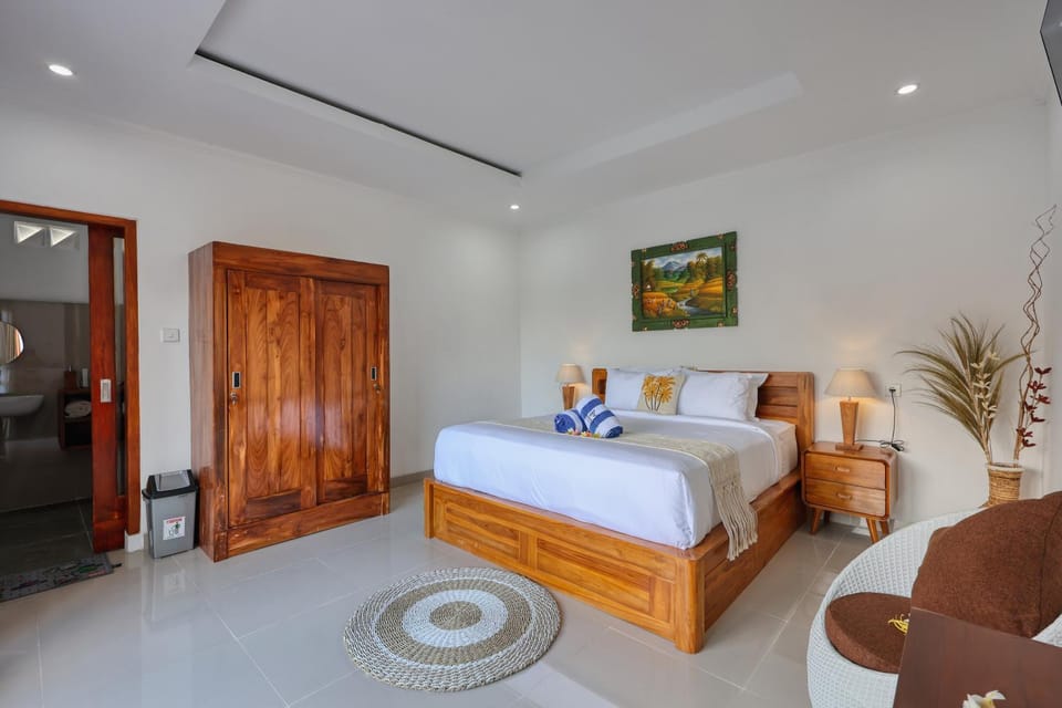 Bed, Photo of the whole room, Bedroom, towels, wardrobe
