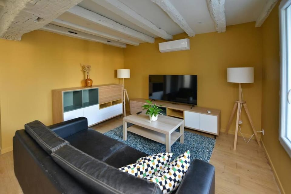 Communal lounge/ TV room, TV and multimedia, Living room