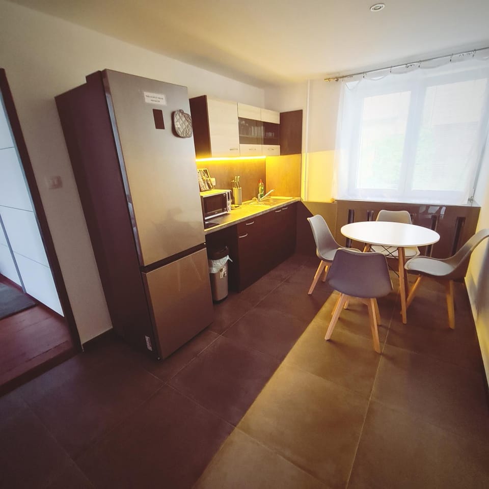Kitchen or kitchenette, Seating area, Dining area, stove