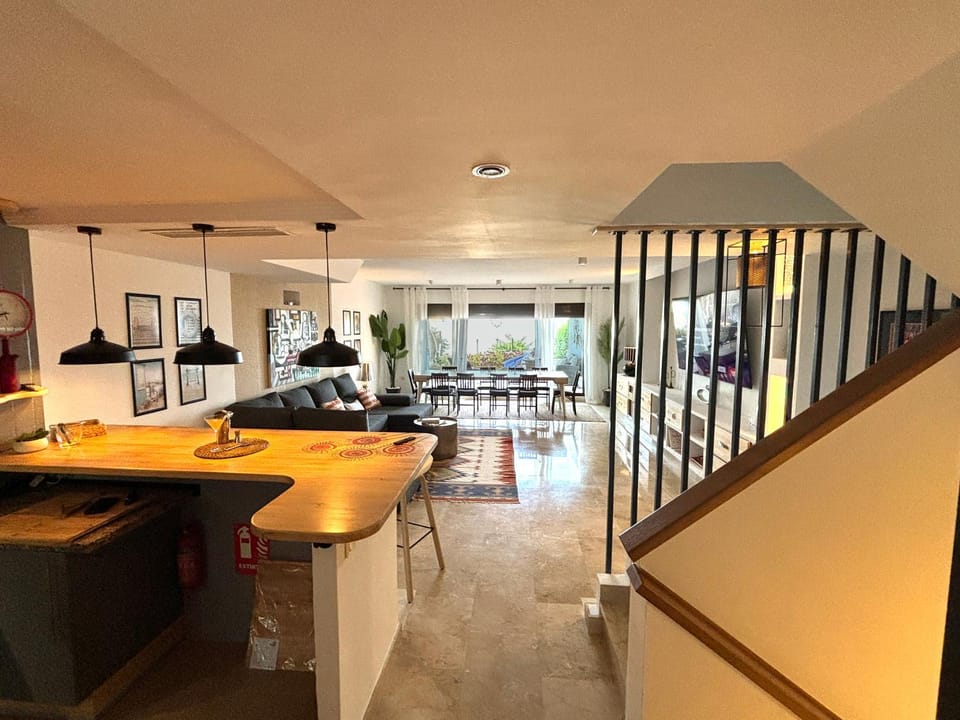 Kitchen or kitchenette, Living room, Dining area