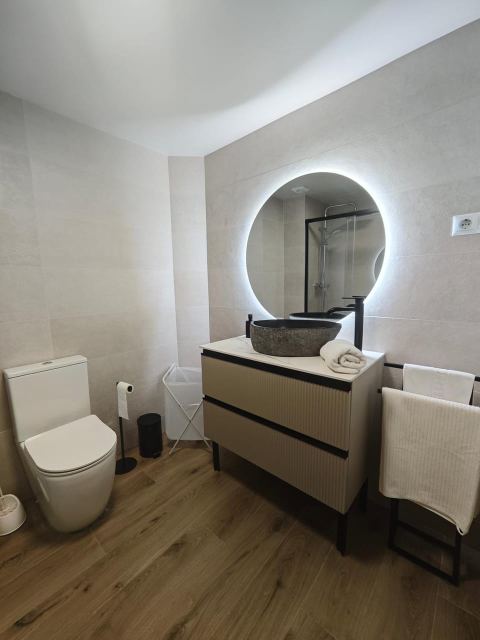 Shower, Toilet