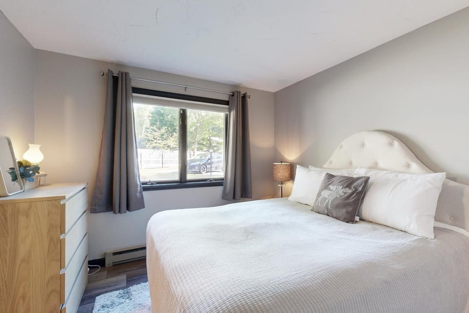 Cozy Condo In The Woods Apartment in Woodstock