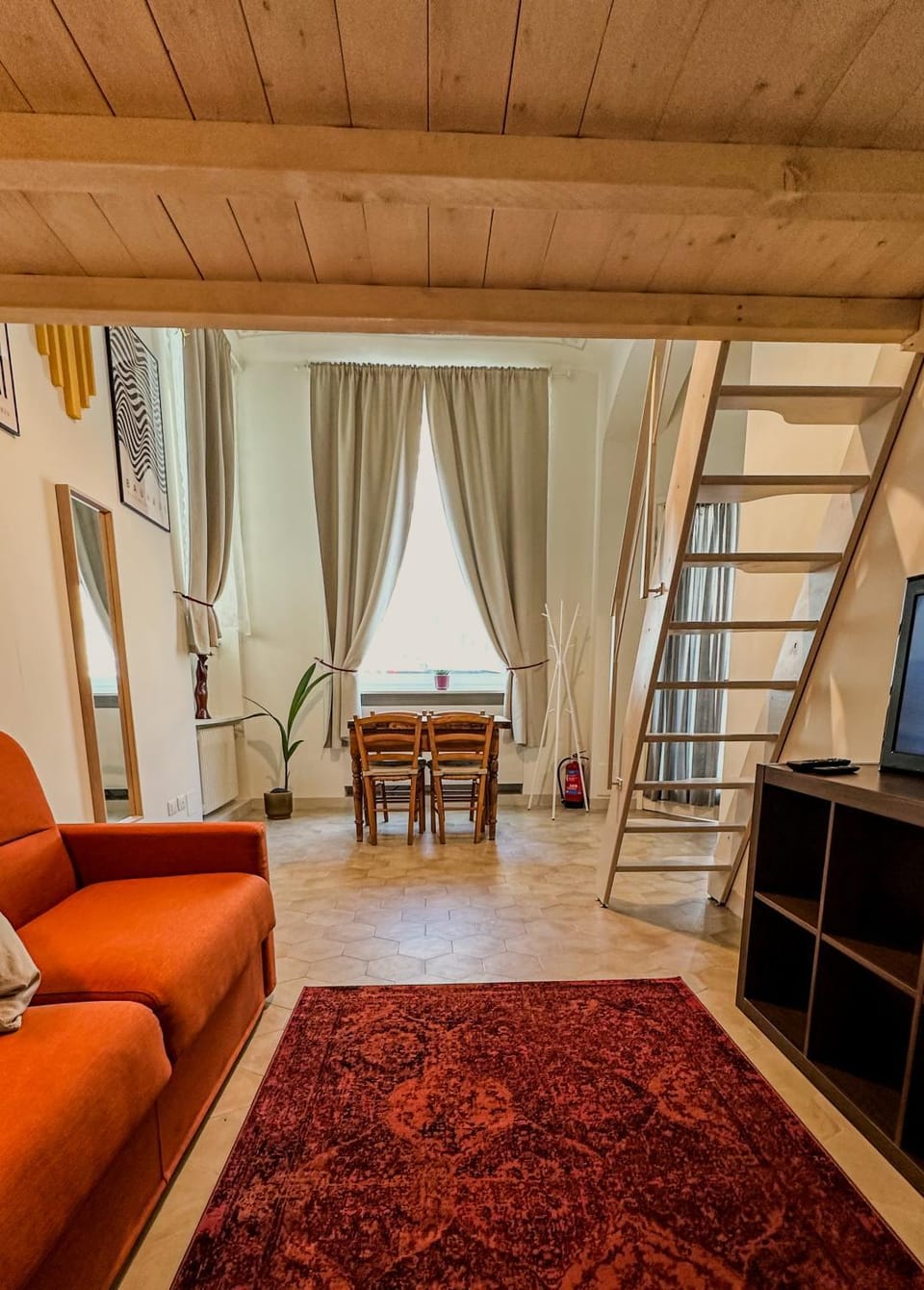 Living room, Dining area, Lunch