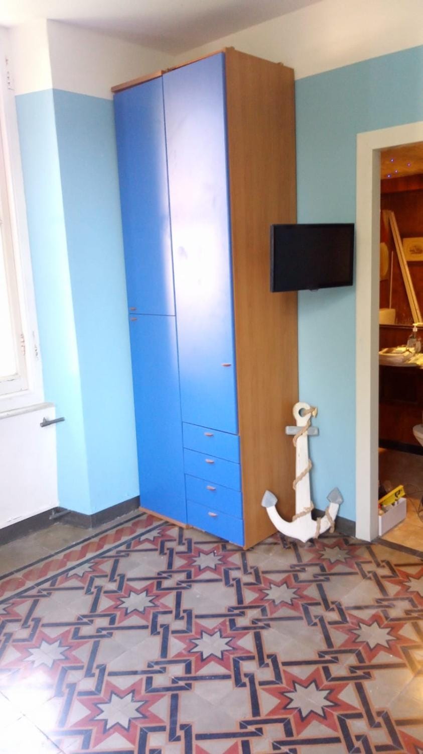 TV and multimedia, wardrobe