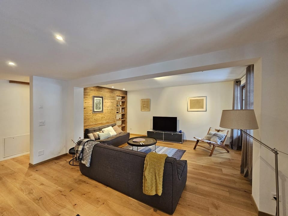 Communal lounge/ TV room, Living room