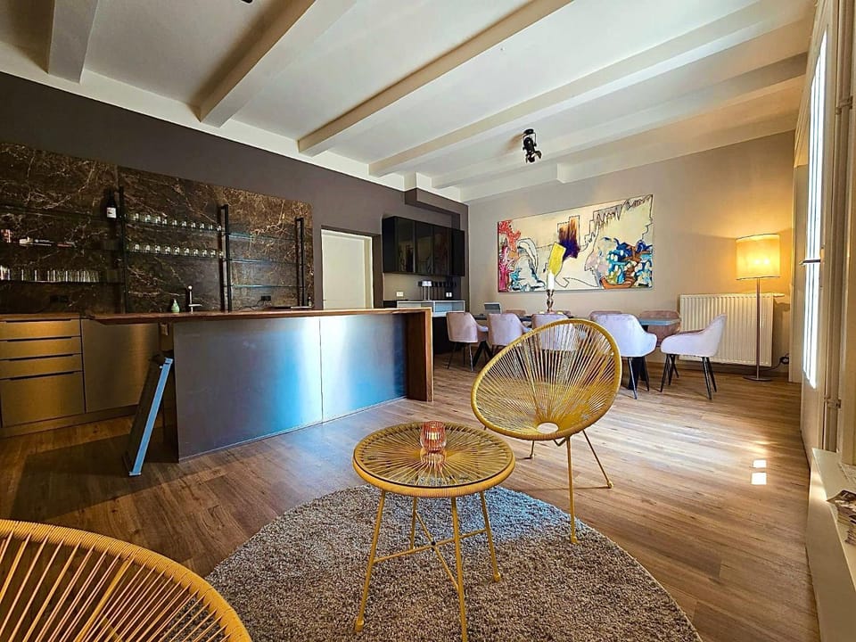 Lounge or bar, Seating area