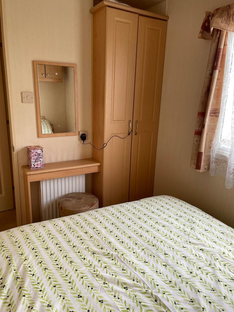 Caravan - Sleeps 8 - Pets Ok - Parking - Patio House in Camber