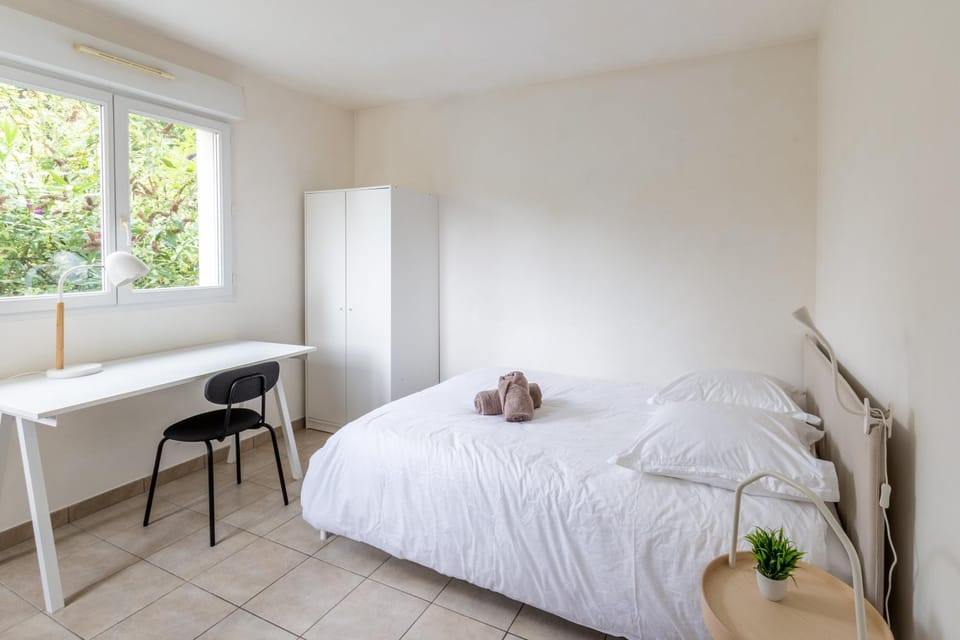 Seating area, Bedroom