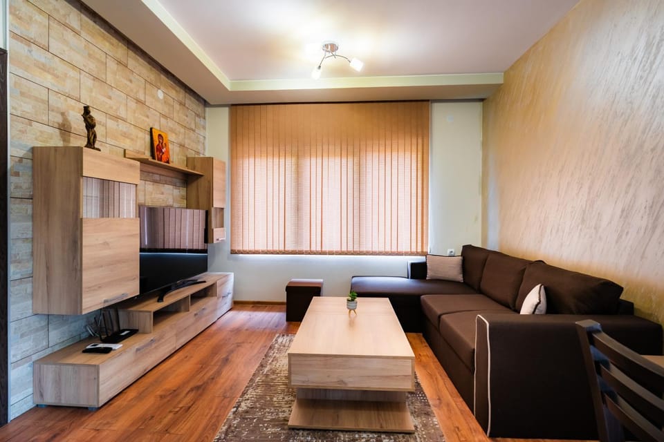Къща с апартаменти за нощувка - Pleven Apartment in Pleven