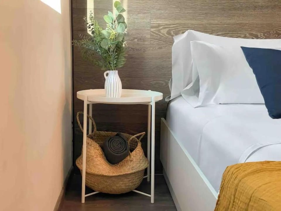 Bed, Decorative detail, Bedroom, towels