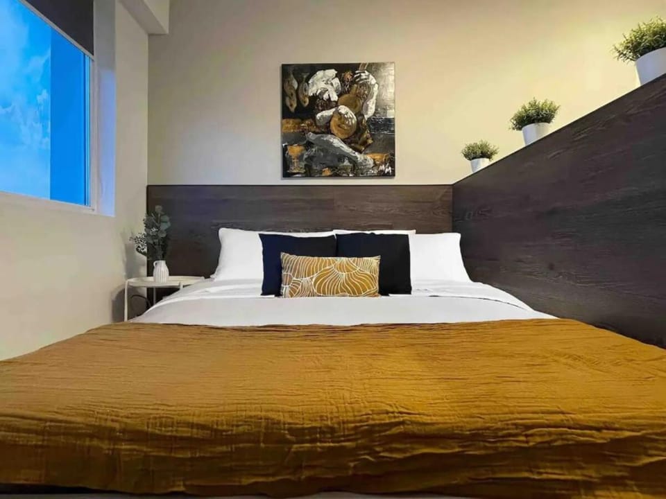 Bed, View (from property/room), Photo of the whole room, Decorative detail, Bedroom