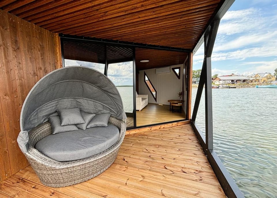 Grand Holm Marina Ujuvmajad House in Estonia