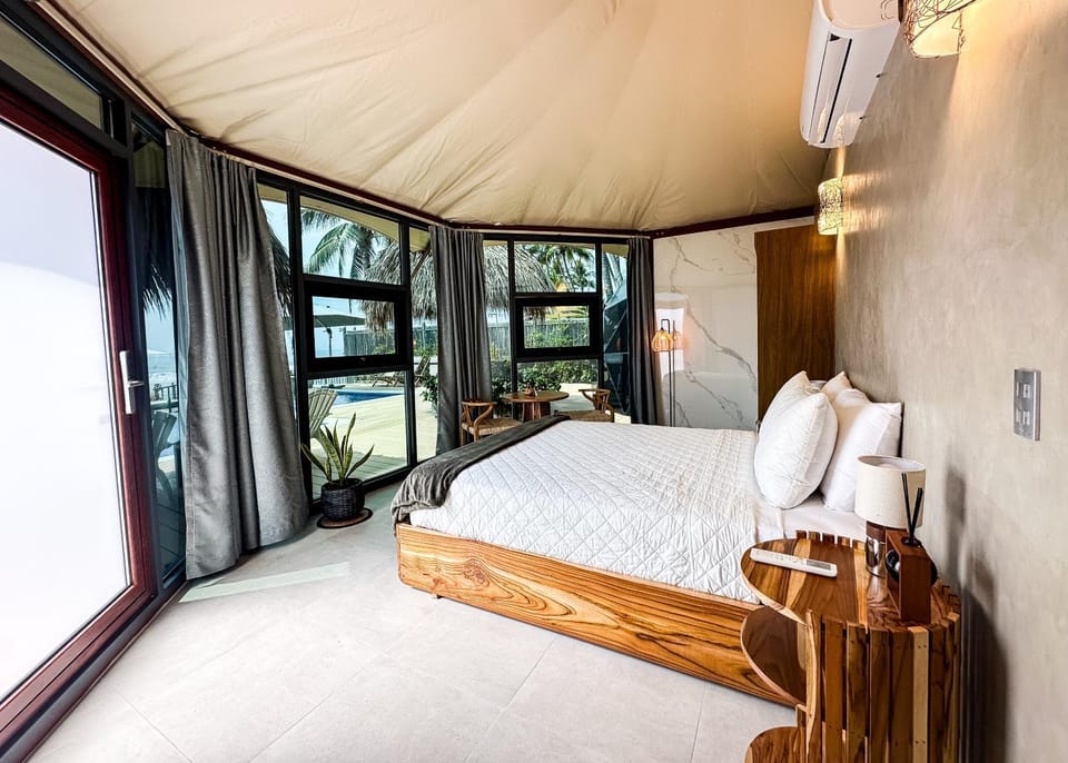 Bed, Photo of the whole room, Seating area, Bedroom, air conditioner