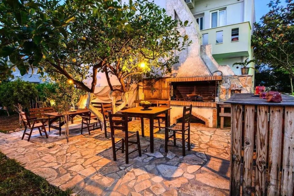 Property building, Patio, BBQ facilities, Garden, Dining area, Garden view
