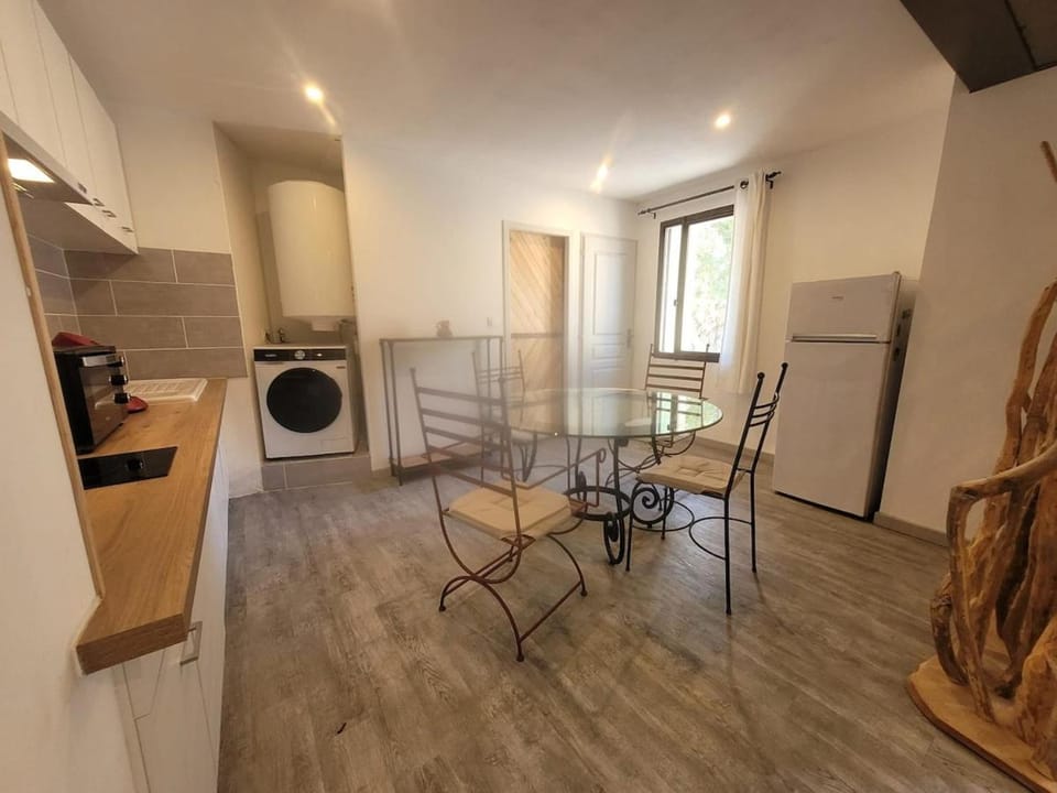 Charme et calme à Montfaucon Apartment in Provence-Alpes-Côte d'Azur