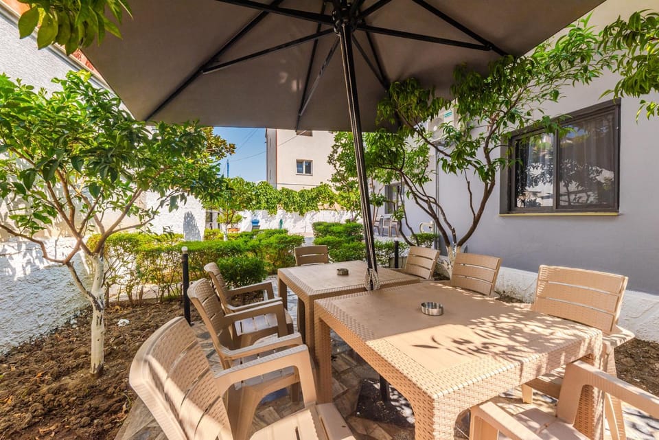 Seating area, Garden view