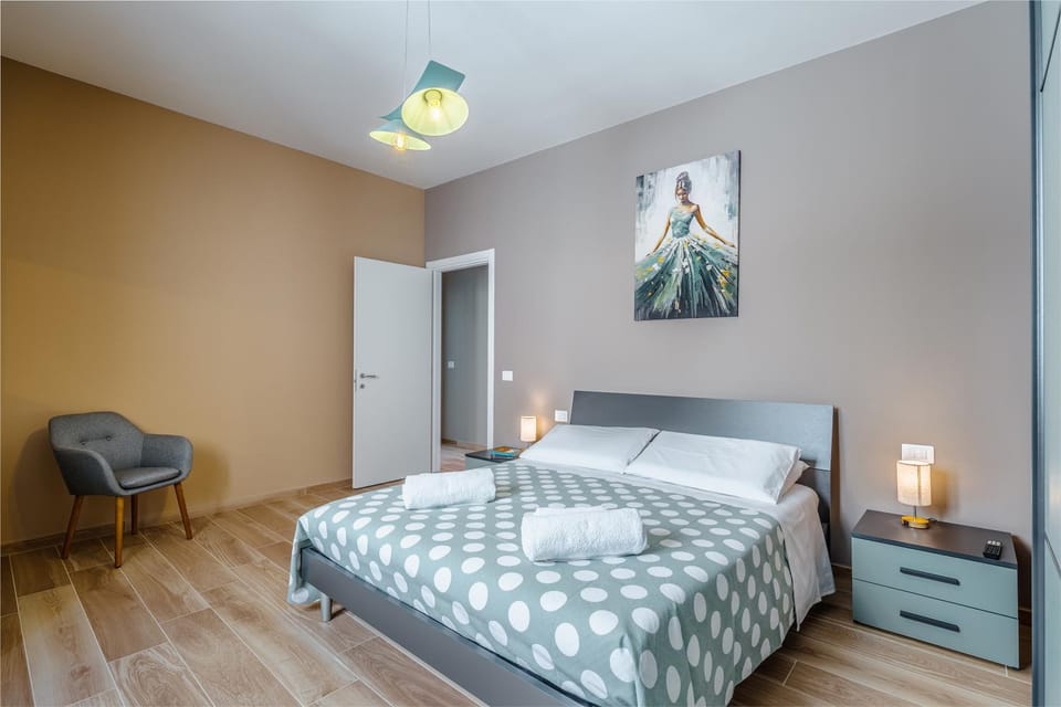 Bed, Photo of the whole room, Bedroom, towels, wardrobe