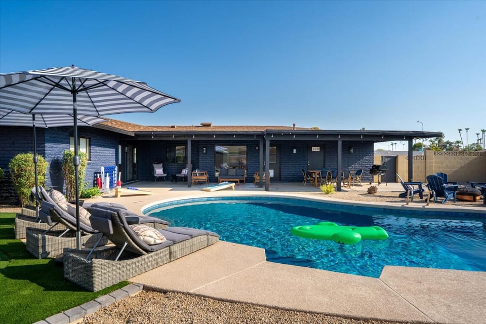 Basketball Court Heated Pool Mini Golf & More House in Glendale