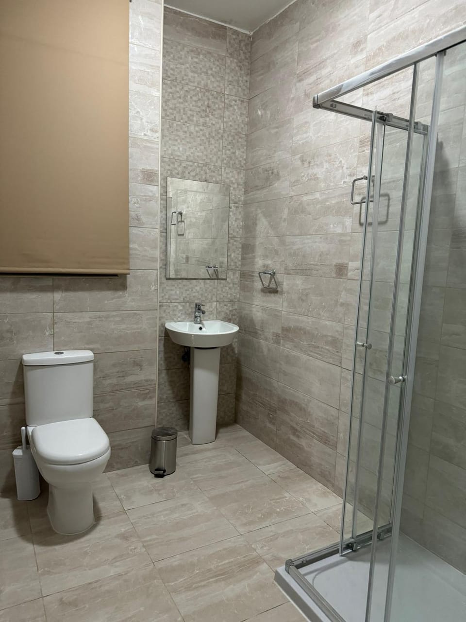 Shower, Toilet