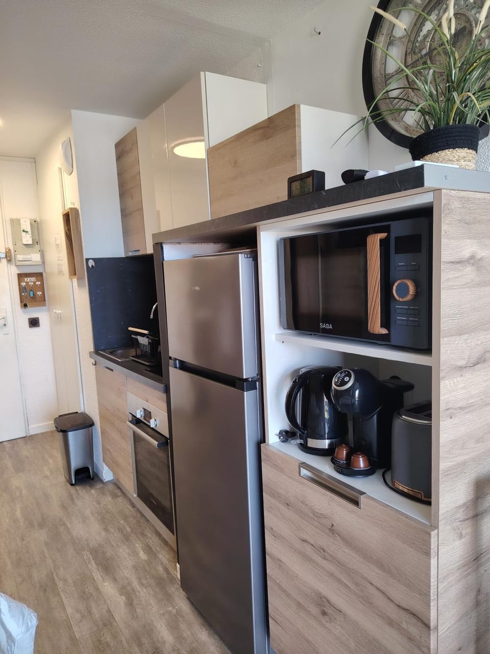Coffee/tea facilities, Kitchen or kitchenette, oven, stove, toaster