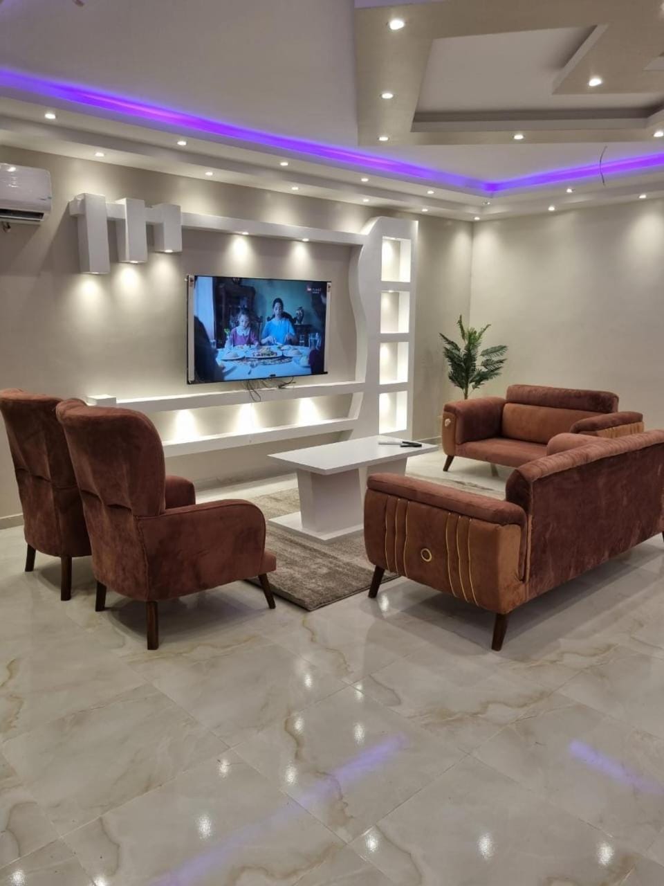 Communal lounge/ TV room, TV and multimedia, Living room, Seating area, Evening entertainment, air conditioner