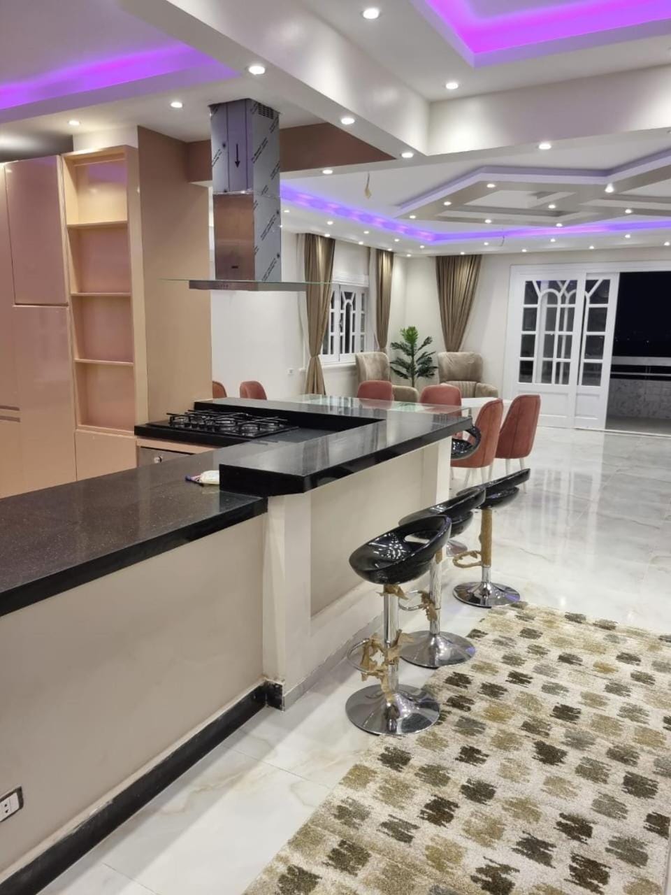 Kitchen or kitchenette, Seating area