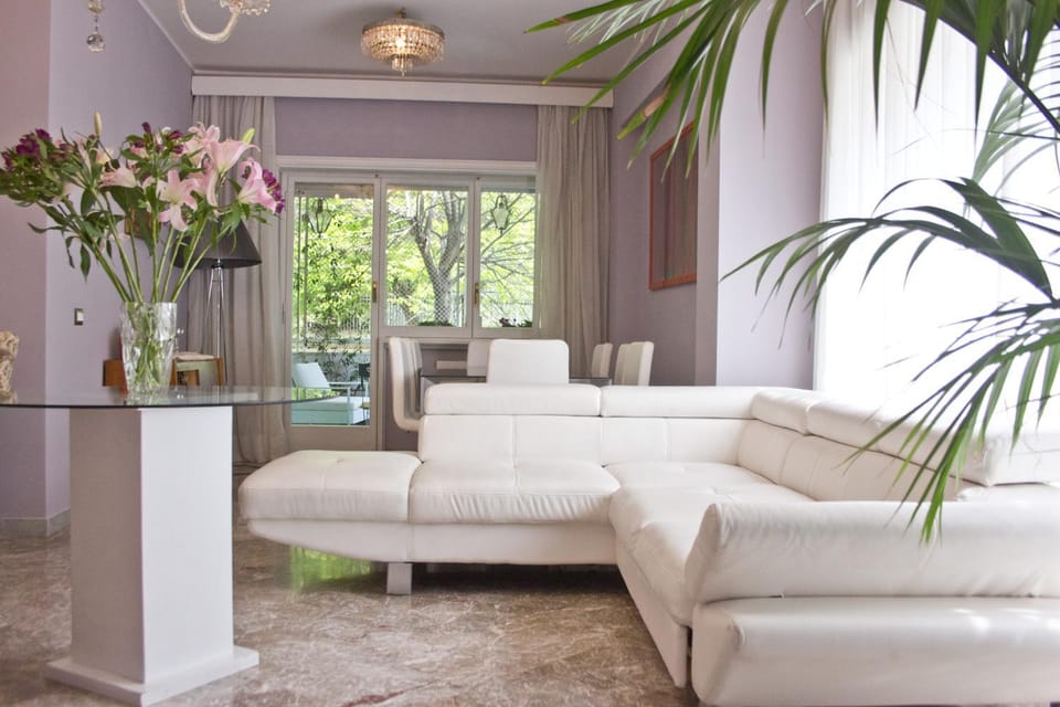 Living room, Photo of the whole room