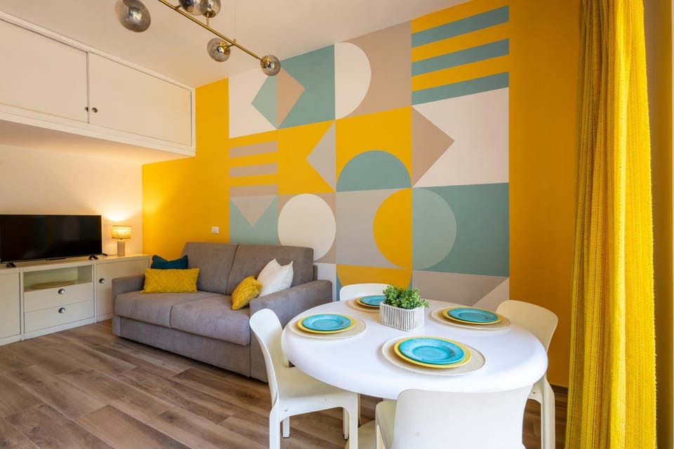 Communal lounge/ TV room, Dining area