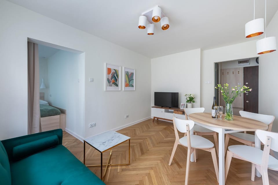 Solec 79A Prywatne mieszkanie z oddzielną sypialnią i prywatnym miejscem parkingowym Samodzielne Zameldowanie! Self Check-in System! Apartment in Warsaw