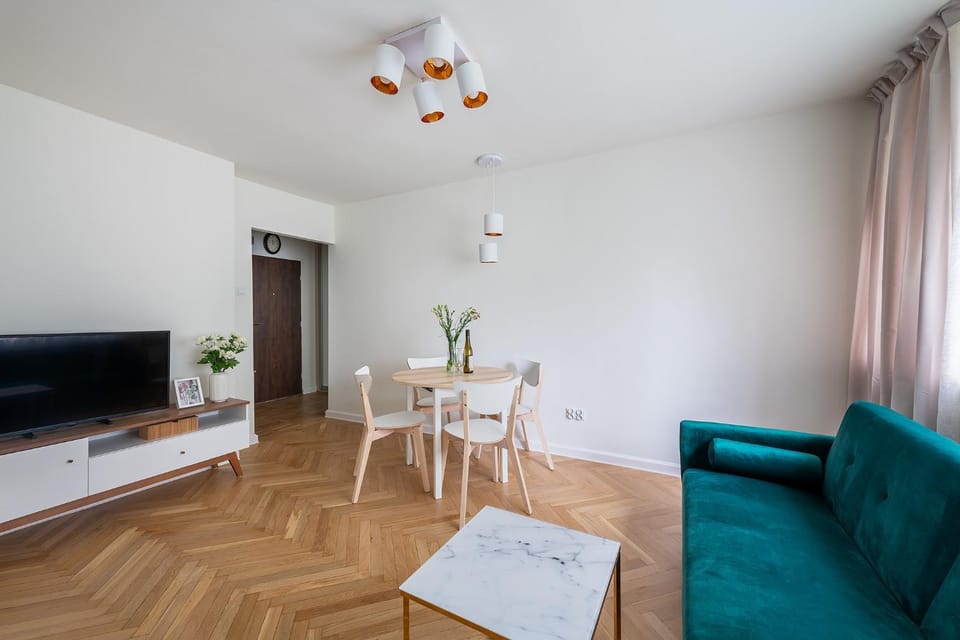 Solec 79A Prywatne mieszkanie z oddzielną sypialnią i prywatnym miejscem parkingowym Samodzielne Zameldowanie! Self Check-in System! Apartment in Warsaw