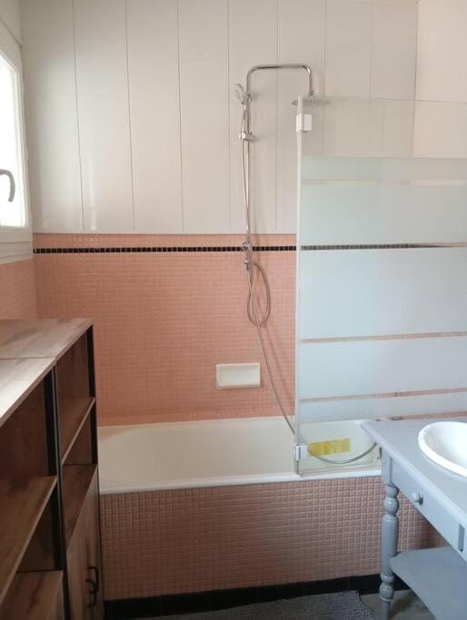 Sanctuaire Lourdes 180 M2 duplex 5 chambres 15 voyageurs 10 lits balcon Apartment in Lourdes