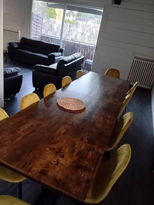 Sanctuaire Lourdes 180 M2 duplex 5 chambres 15 voyageurs 10 lits balcon Apartment in Lourdes