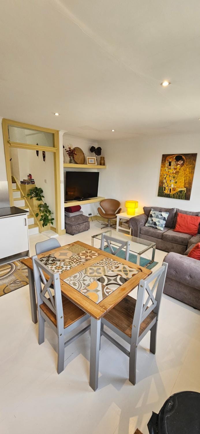 Lovely apartment in Barnes and garage Apartment in London Borough of Richmond upon Thames