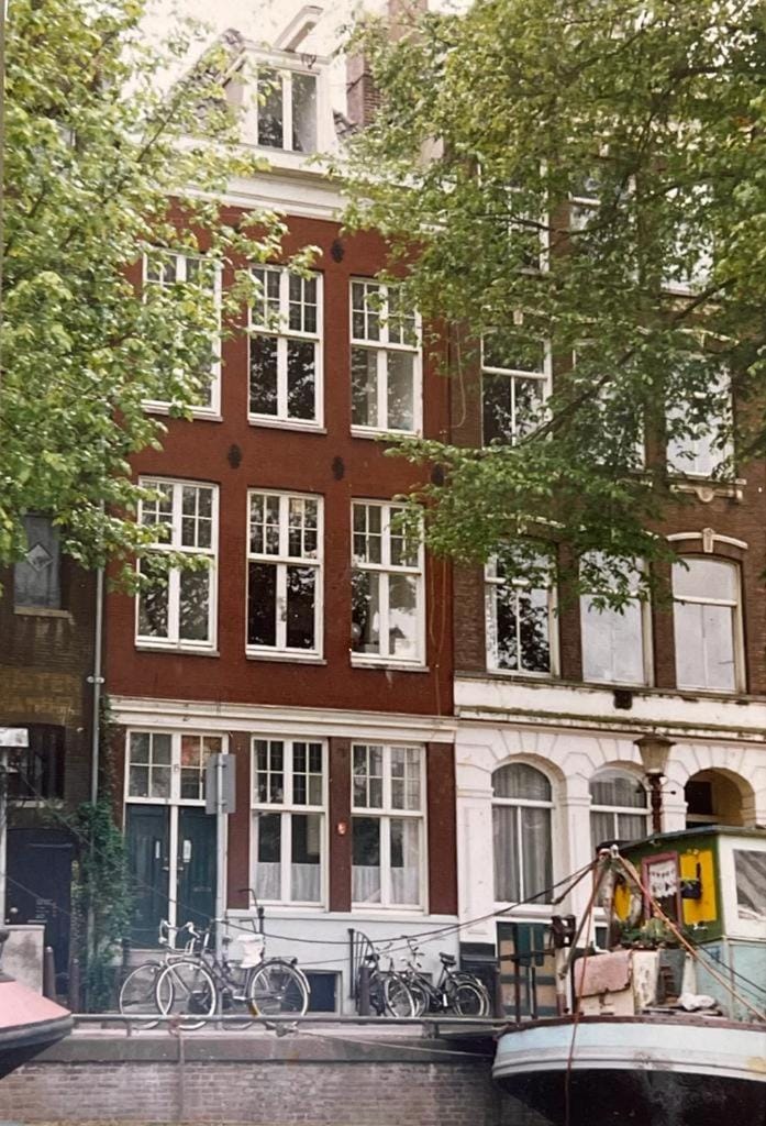 Property building, Day, Location