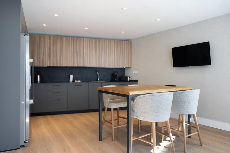 Kitchen or kitchenette, Living room