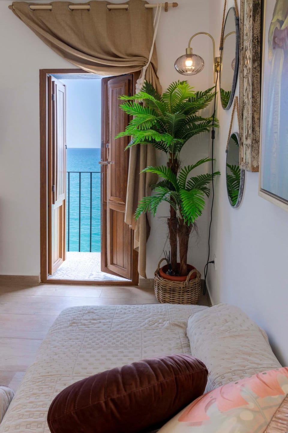 Living room, Decorative detail, Sea view