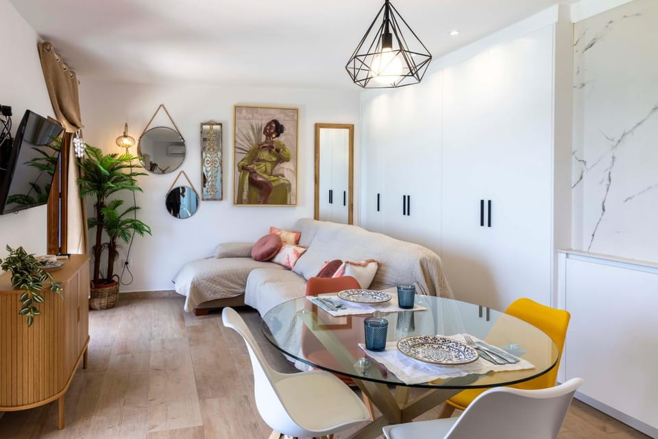 Living room, Photo of the whole room, Seating area, Dining area, Sea view