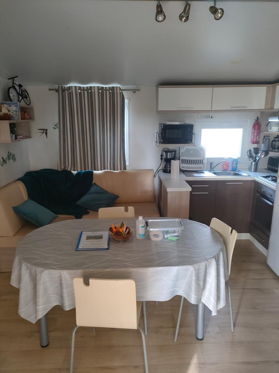Kitchen or kitchenette, Living room, Dining area