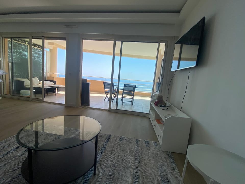 Splendide appartement avec panorama mer, proche Monaco Apartment in Cap-d'Ail