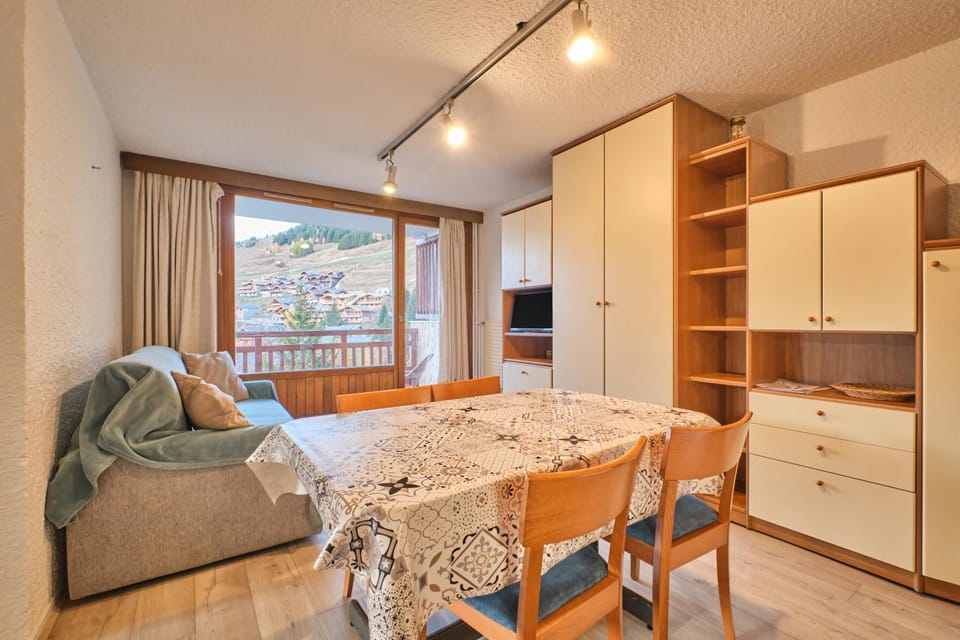Property building, Living room, Bedroom