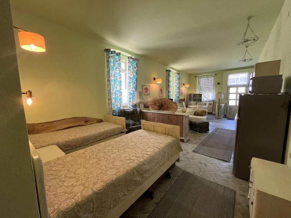 Bed, Seating area