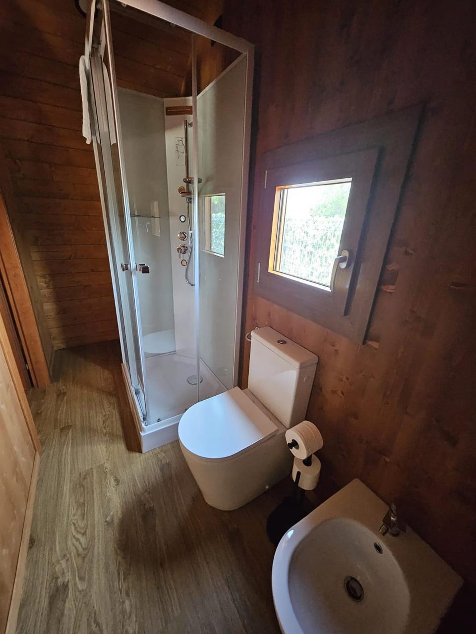 Shower, Toilet, Bathroom, bidet, towels