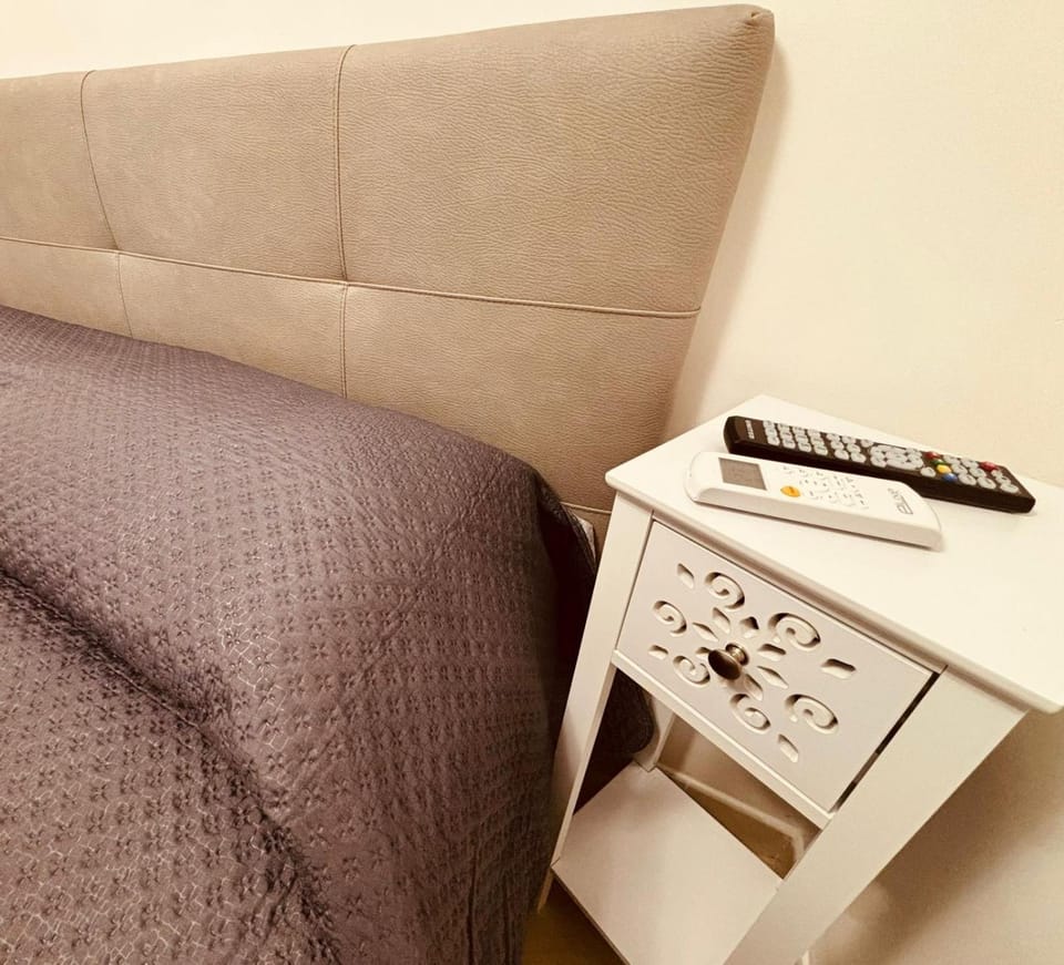 locker, wardrobe, air conditioner