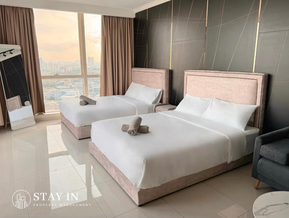 Pinnacle PJ - Free Parking, LRT, WiFi, Netflix Apartment in Petaling Jaya
