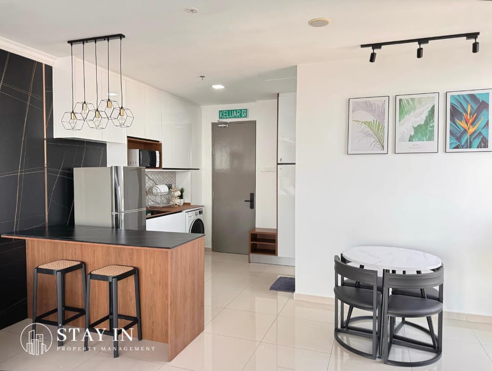Pinnacle PJ - Free Parking, LRT, WiFi, Netflix Apartment in Petaling Jaya