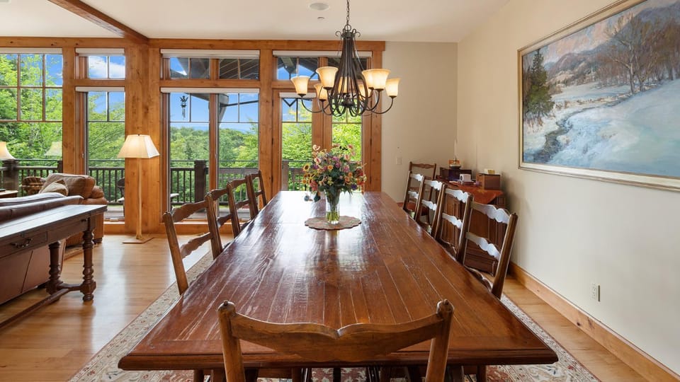 20- 4bed - Mountain Cabin - Spruce Peak - Stowe Mt Resort - Ski in Ski Out - Sleeps 11 Cabin in Stowe