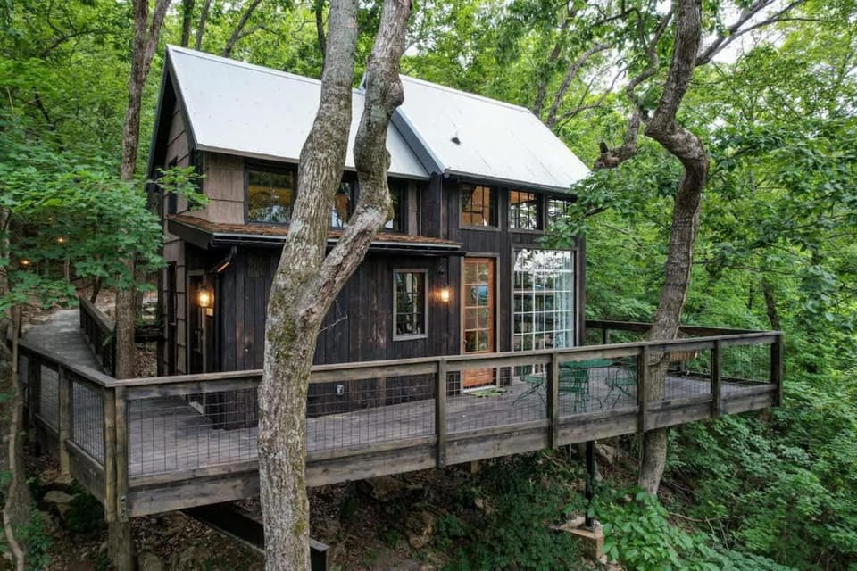 Treetop Hideaways: Wood Lily Treehouse in Chattanooga House in Ruby Falls