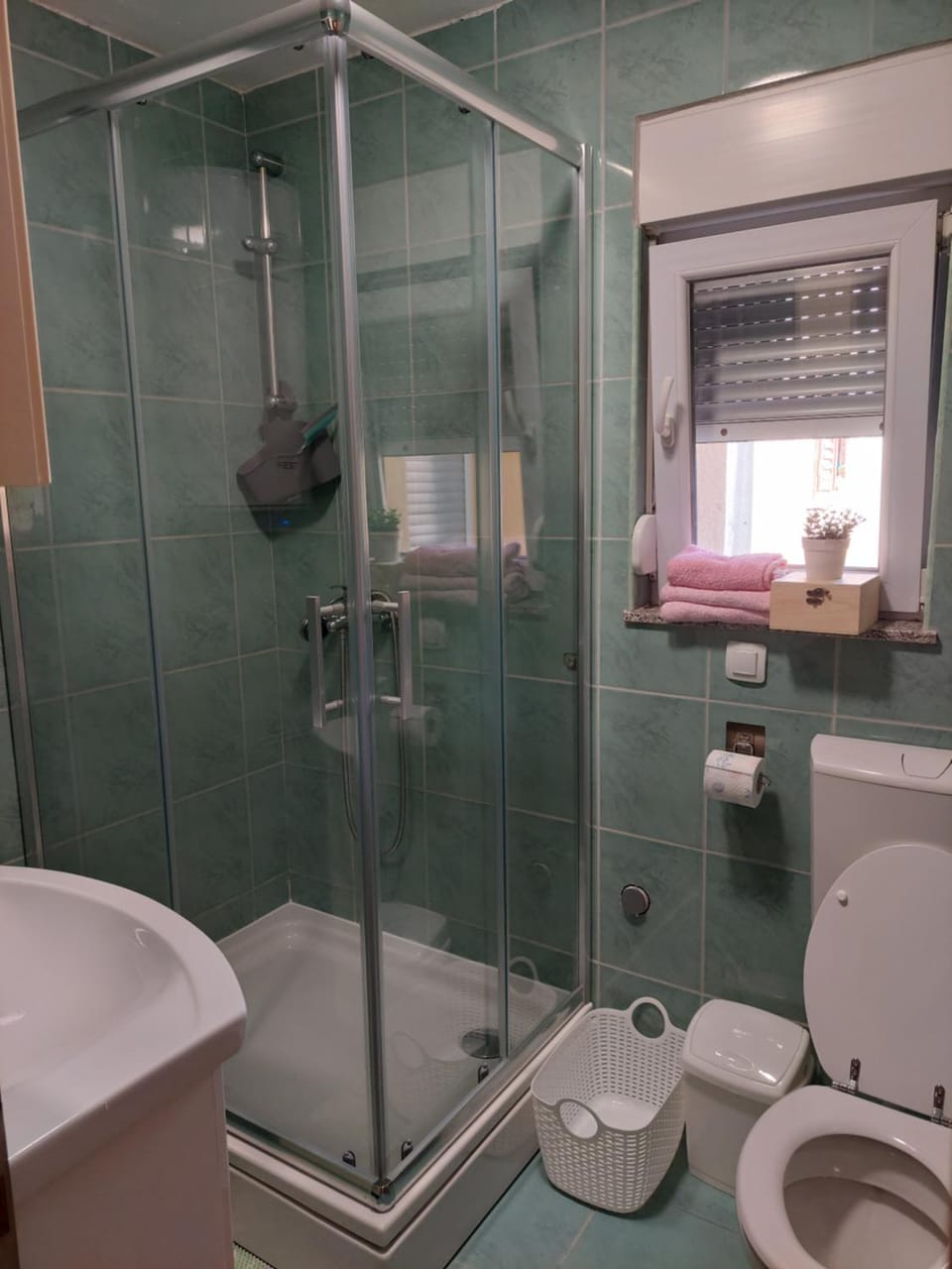 Shower, Bathroom, towels